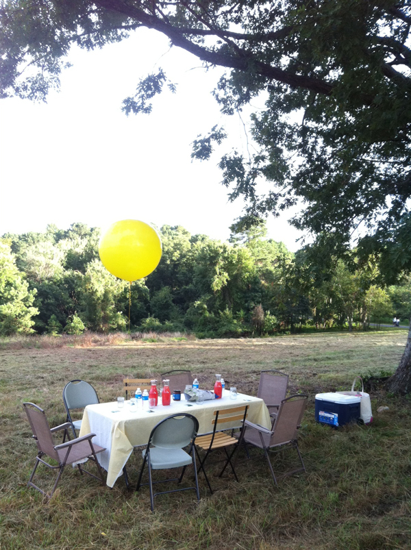 giant-yellow-balloon