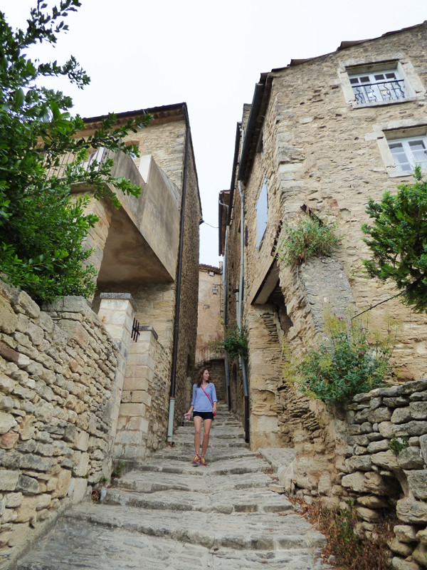 walking-the-streets-of-gordes